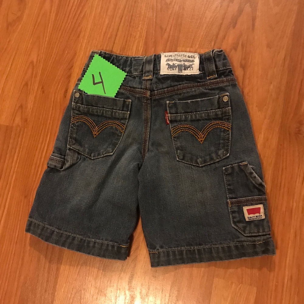 Boys Levi’s denim shorts